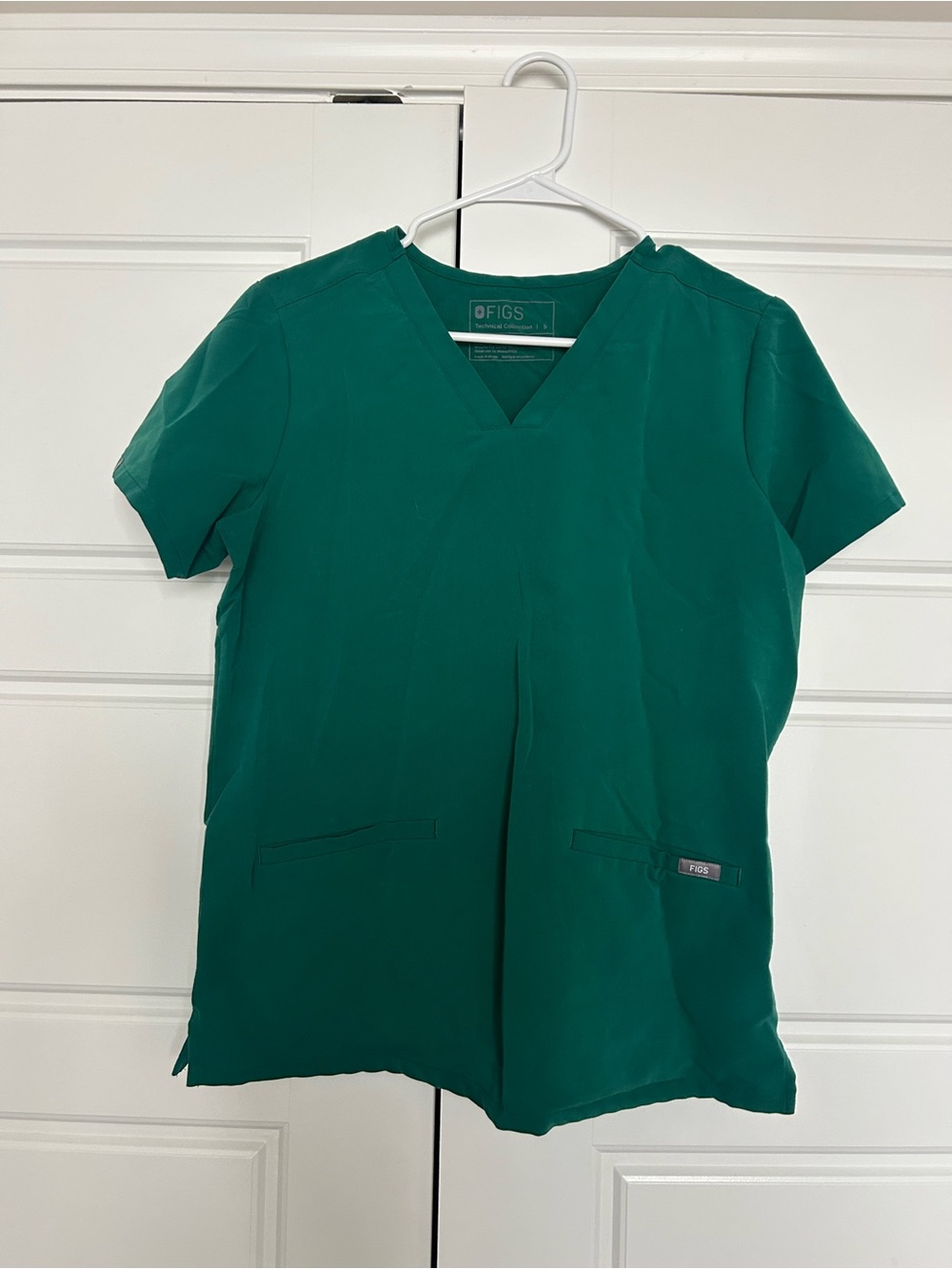 FIGS Hunter Green V-Neck Scrub Top